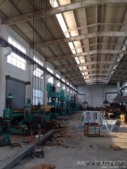 供應太陽能燈燈桿廠家 路燈桿批發 30W農村道路專用太陽能路燈 民族特色路燈燈桿