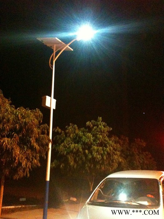 昆明漢威6米30w太陽能庭院燈