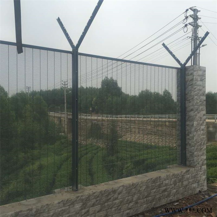 果園圈地護(hù)欄 放心省心 瀾潤(rùn)安裝倉(cāng)庫(kù)隔離網(wǎng) 道路安全框架網(wǎng) 光伏發(fā)電防護(hù)網(wǎng)公司