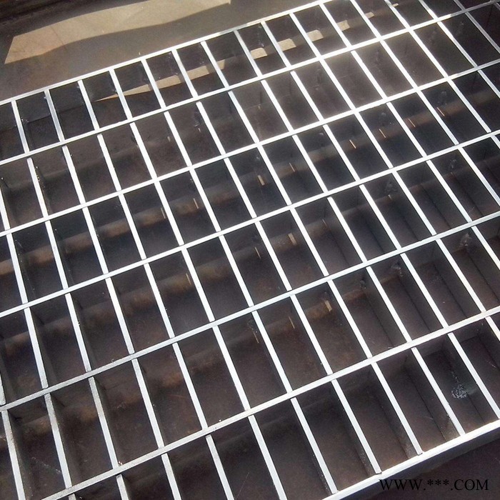 平臺(tái)踏步板風(fēng)力發(fā)電鋼格柵A3踏步板復(fù)合鋼蓋板