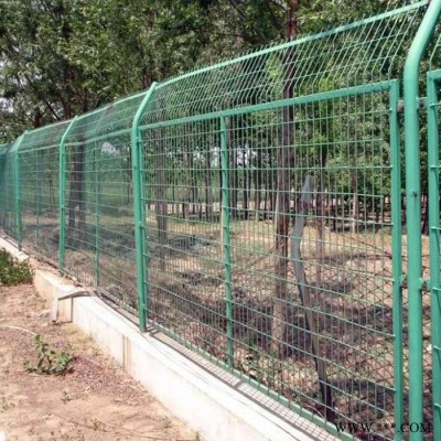 寶坤光伏發(fā)電廠圍欄 內(nèi)蒙古光伏發(fā)電廠專用圍欄 價(jià)格便宜 ** 大量現(xiàn)貨 現(xiàn)貨鐵絲網(wǎng)