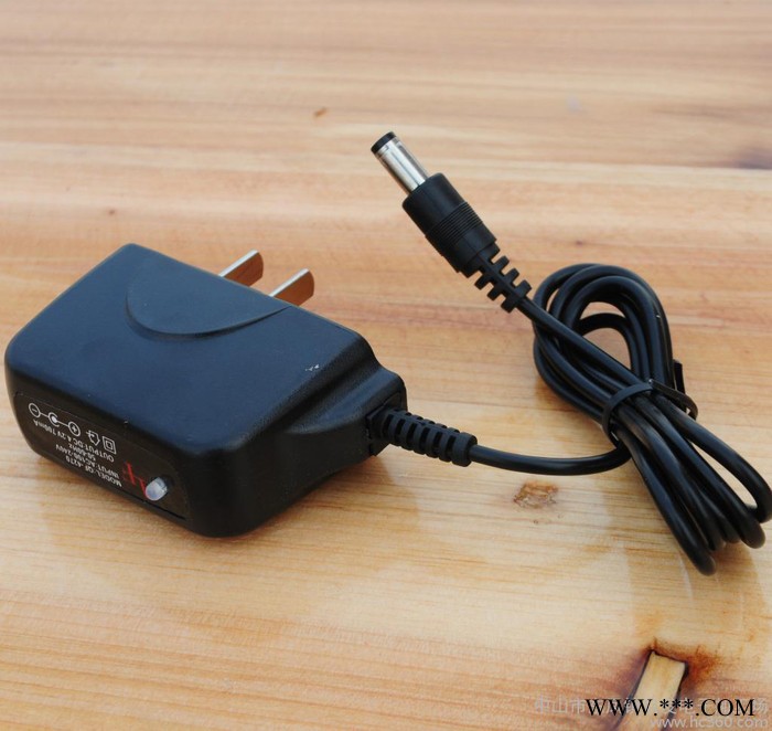 供應啟發(fā)QF-42704.2v鋰電池充電器、探照燈充電