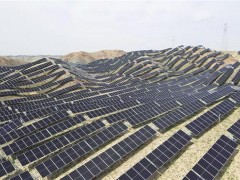 板上發(fā)電 板下種植蘭州新區(qū)段家川農(nóng)光互補(bǔ)項(xiàng)目并網(wǎng)發(fā)電