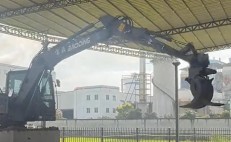 固定式電動(dòng)抓料機(jī)抓生物質(zhì)燃料提升工作效率